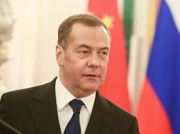 Война &mdash; это мир: Медведев высмеял действия США словами Оруэлла