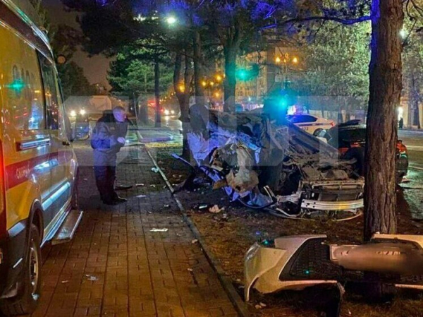Возле мэрии российского города произошло жёсткое ДТП